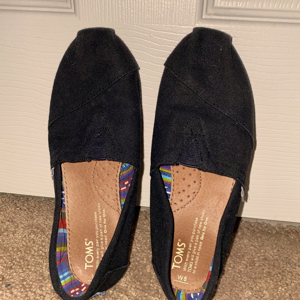 Toms slip on